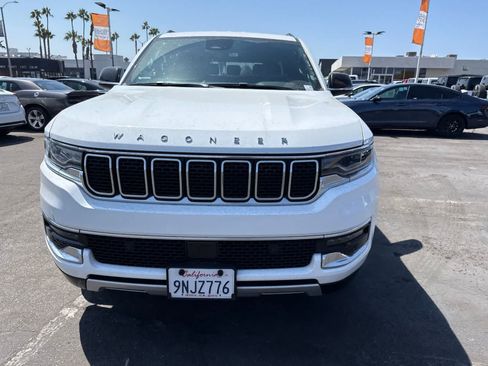 Used 2024 Jeep Wagoneer L Series II w/ Flexible Seating Group RWD image 4