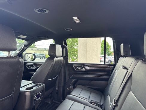 Used 2022 Chevrolet Suburban LT AWD/4WD image 8