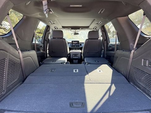 Used 2021 Chevrolet Tahoe Z71 w/ Luxury Package image 20