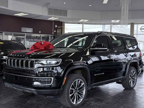 Used 2022 Jeep Wagoneer Series III w/ Premium Group I image 2