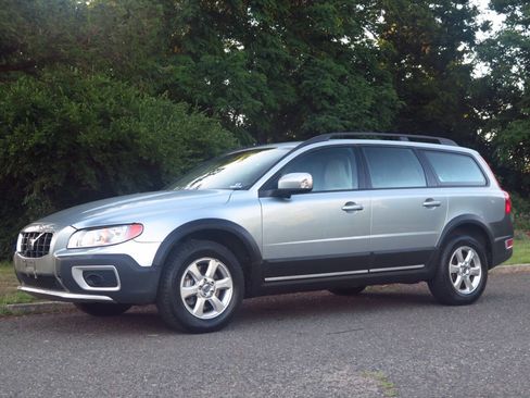 Used 2009 Volvo XC70 3.2 AWD/4WD image 1
