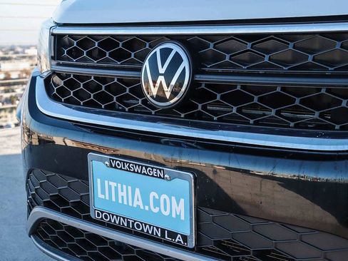 Used 2022 Volkswagen Taos SE image 5