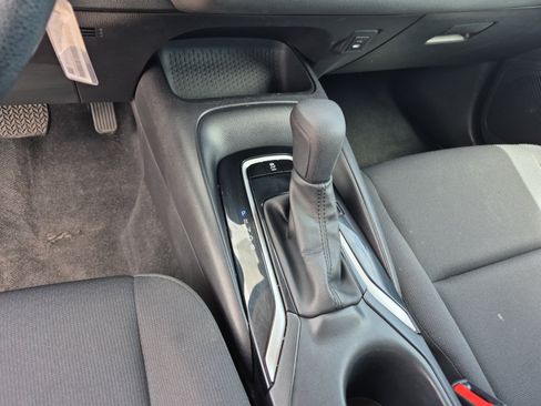 Used 2025 Toyota Corolla LE FWD image 12