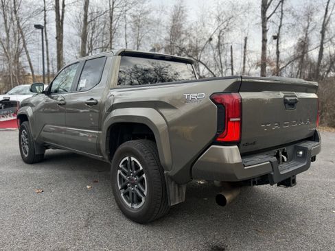 Used 2024 Toyota Tacoma TRD Sport image 8
