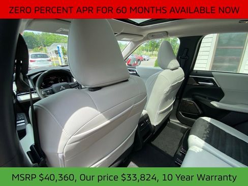 New 2025 Mitsubishi Outlander SE image 15