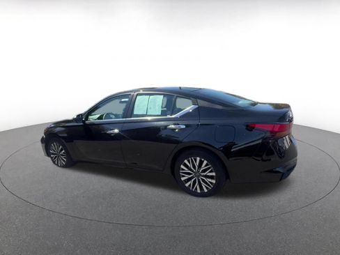Used 2025 Nissan Altima 2.5 SV FWD image 10