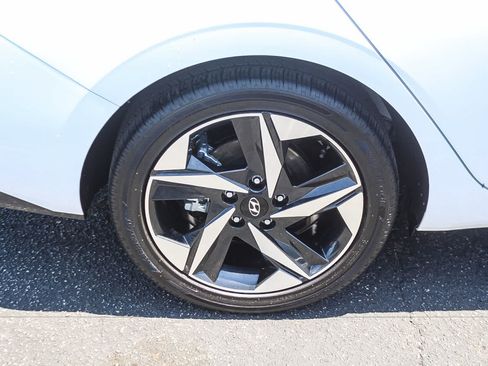 Certified 2023 Hyundai Elantra Limited FWD image 11