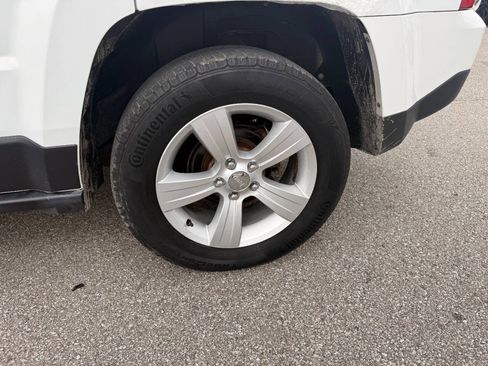 Used 2014 Jeep Patriot Latitude w/ All Weather Capability Group AWD/4WD image 20
