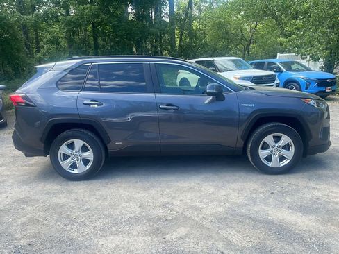 Used 2020 Toyota RAV4 XLE w/ Convenience Package AWD/4WD image 10