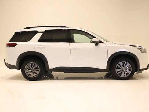 Used 2025 Nissan Pathfinder SV AWD/4WD image 4