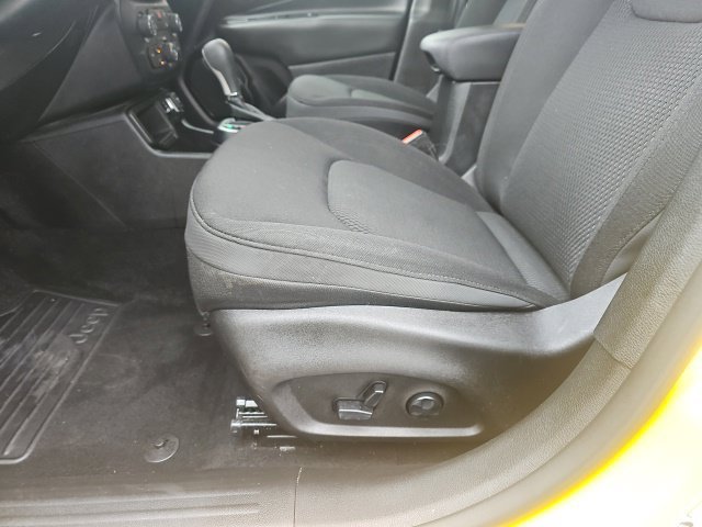 Used 2018 Jeep Renegade Altitude w/ UConnect 8.4 Nav Group FWD image 13