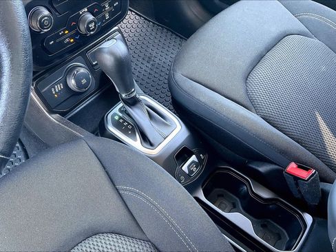 Used 2023 Jeep Renegade Altitude w/ Convenience Group I AWD/4WD image 13