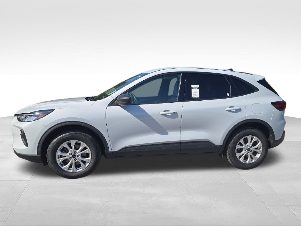 Used 2025 Ford Escape Active w/ Cold Weather Package AWD/4WD image 2