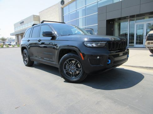 Used 2024 Jeep Grand Cherokee Trailhawk AWD/4WD image 17