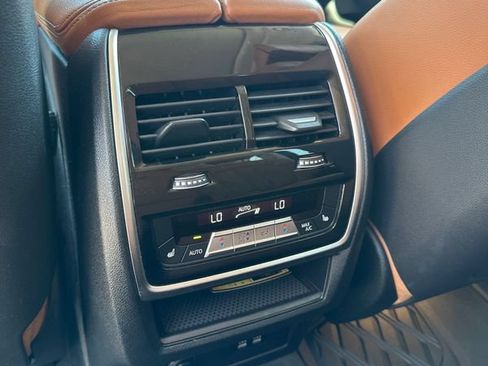 Used 2019 BMW X7 xDrive40i w/ Premium Package AWD/4WD image 27