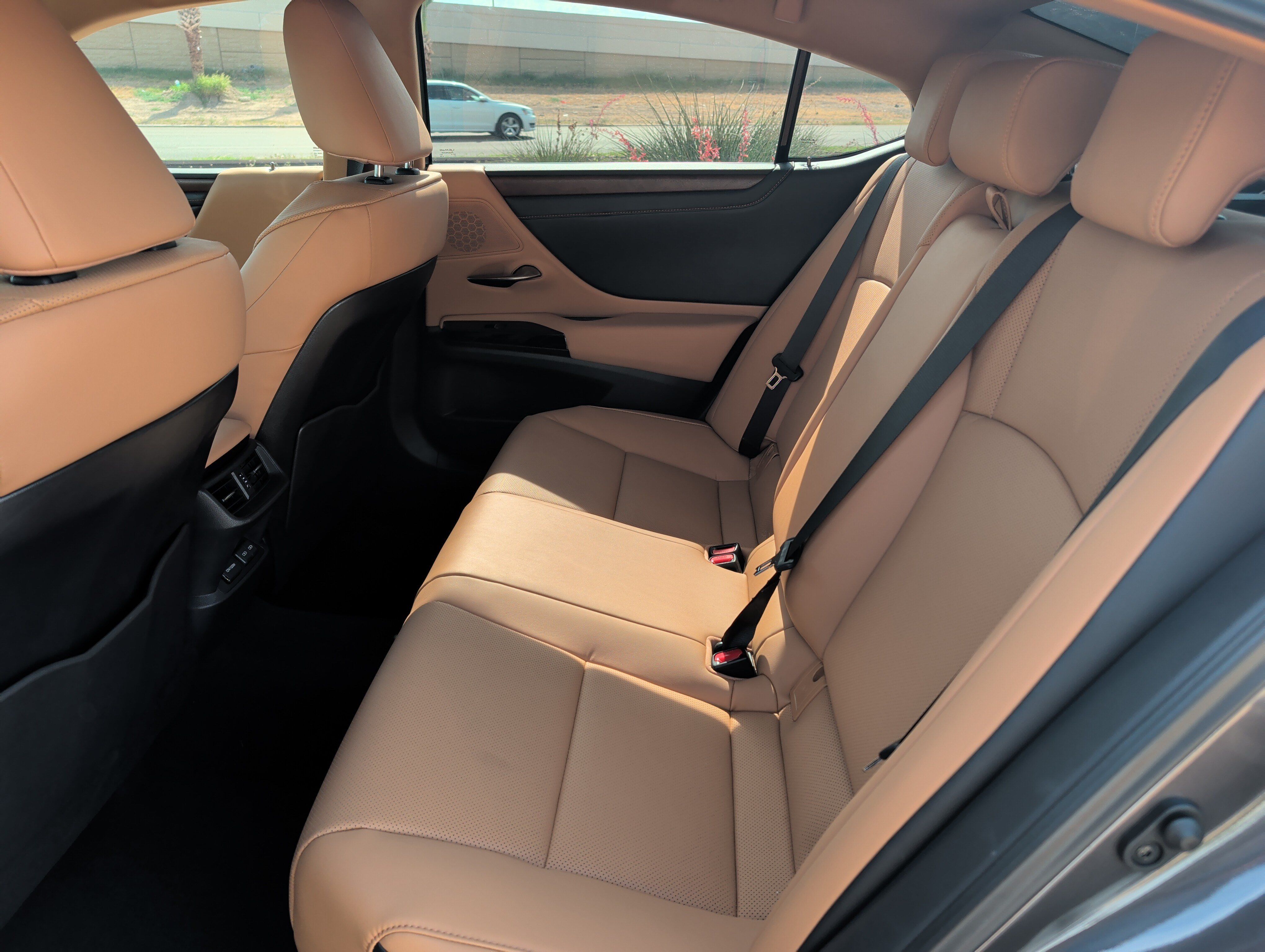 Used 2025 Lexus ES 350 w/ Premium Package FWD image 25