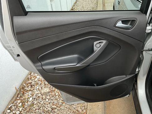 Used 2018 Ford Escape SE image 19