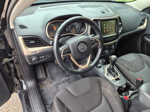 Used 2016 Jeep Cherokee Latitude w/ Comfort/Convenience Group AWD/4WD image 10