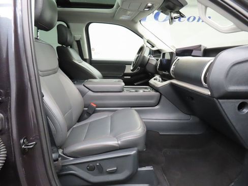 Used 2025 Ford Expedition Active AWD/4WD image 34