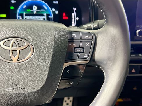Used 2025 Toyota Camry SE FWD image 19