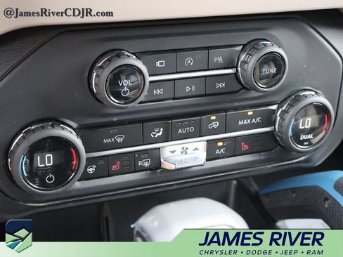 Used 2024 Ford Bronco Wildtrak AWD/4WD image 35