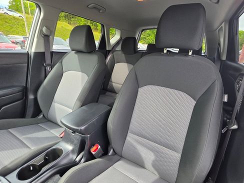 Used 2025 Kia Soul LX w/ LX Technology Package FWD image 10