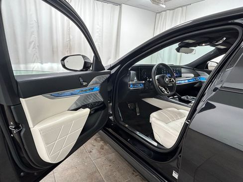 Used 2023 BMW 760i xDrive image 23