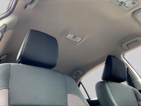 Used 2018 Toyota Corolla LE FWD image 14