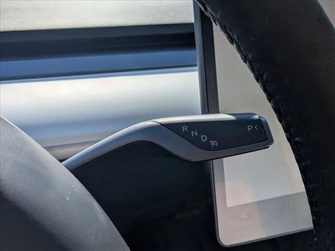 Used 2022 Tesla Model Y Long Range image 17