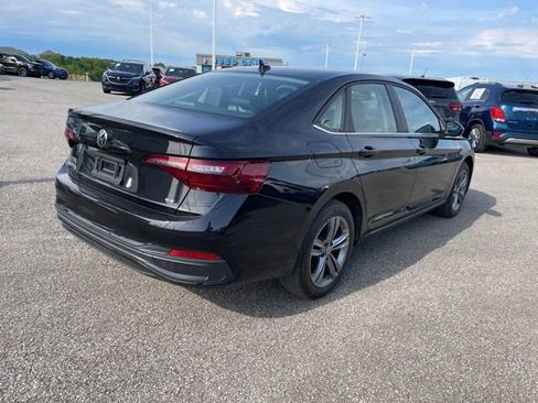 Used 2023 Volkswagen Jetta SE w/ Panoramic Sunroof Package FWD image 4