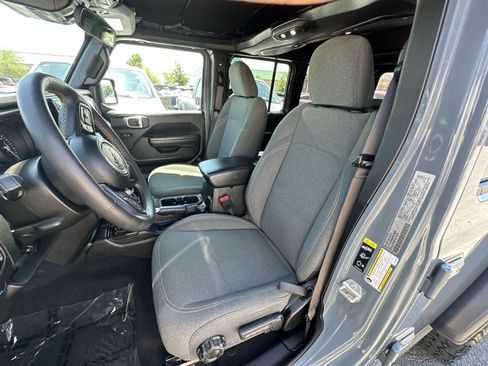 Used 2024 Jeep Wrangler Unlimited AWD/4WD image 21