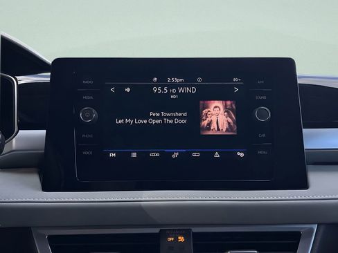 Used 2025 Volkswagen Taos SE image 16