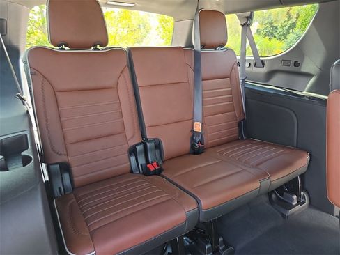 Used 2023 GMC Yukon XL Denali Ultimate image 11