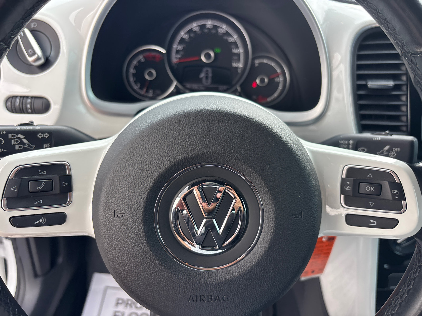 Used 2018 Volkswagen Beetle 2.0T S FWD image 16