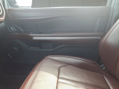 Used 2024 Ford Expedition Limited image 24