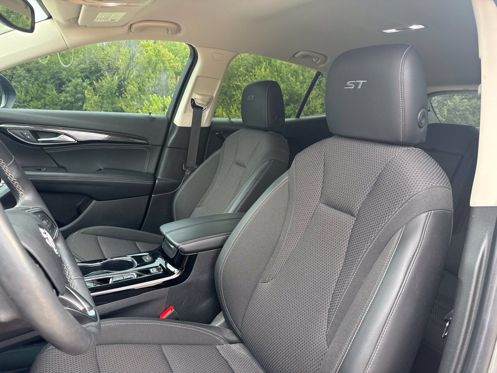 Used 2023 Buick Envision Preferred w/ Sport Touring Package AWD/4WD image 14