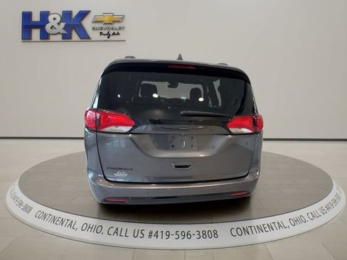 Used 2018 Chrysler Pacifica Touring-L Plus w/ Advanced Safetytec Group FWD image 5