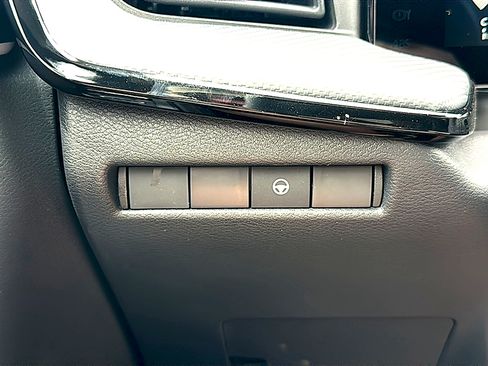 New 2026 Nissan Kicks SR AWD/4WD image 25