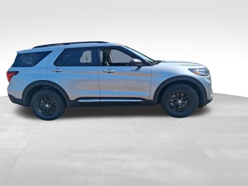 Used 2025 Ford Explorer Active AWD/4WD image 4