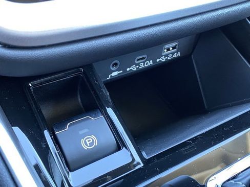 New 2025 Subaru Outback Limited image 18