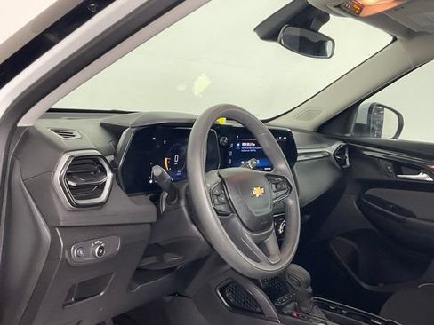 Used 2025 Chevrolet TrailBlazer LT FWD image 11