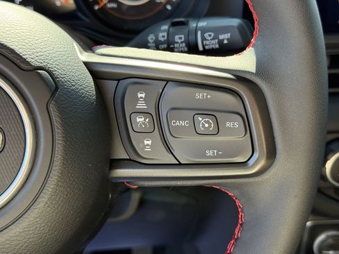 Used 2024 Jeep Wrangler Unlimited Rubicon w/ Technology Group AWD/4WD image 26