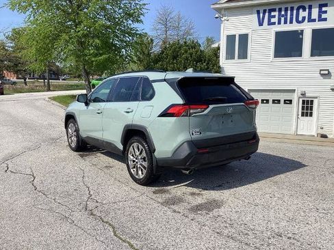 Used 2020 Toyota RAV4 XLE Premium AWD/4WD image 4