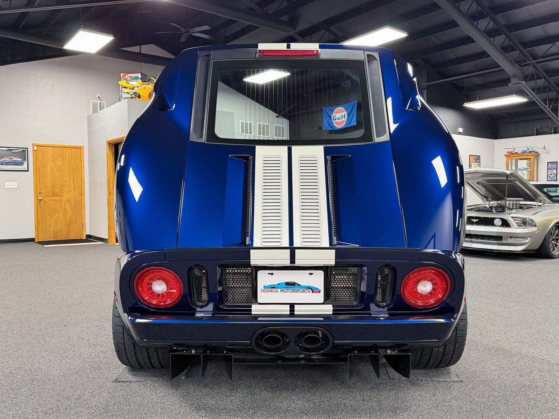 Used 2006 Ford GT RWD image 13