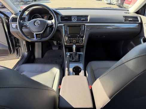 Used 2017 Volkswagen Passat 1.8T SE image 16