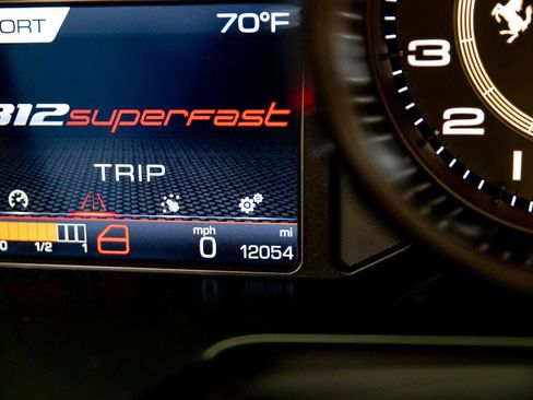 Used 2018 Ferrari 812 Superfast RWD image 21