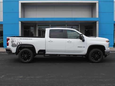 New 2026 Chevrolet Silverado 2500 LT AWD/4WD image 3