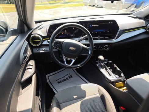 Used 2024 Chevrolet Trax LT w/ Driver Confidence Package FWD image 7
