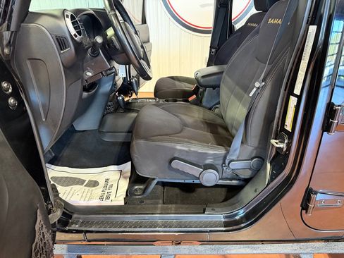 Used 2014 Jeep Wrangler Unlimited Sahara image 15