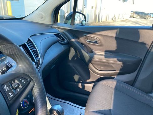 Used 2019 Chevrolet Trax LT image 16
